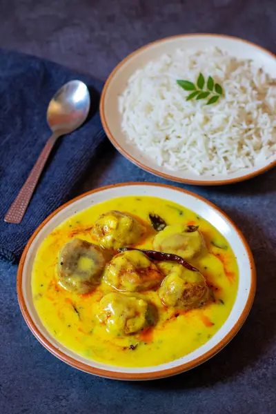 stock image Delicious Tangy Kadi Chawal: Spiced Yogurt Curry with Rice, A Comforting North Indian Traditional Meal