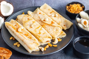 Pitha pulli geleneksel bir Bengali yemeğidir. İçinde pirinç unu, hindistan cevizi ve bazen de fındık vardır..