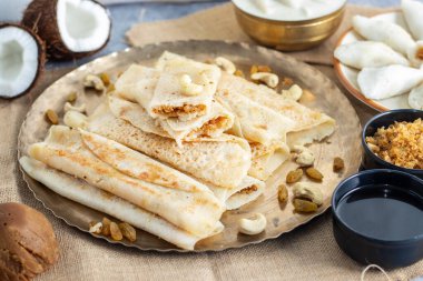 Pitha pulli geleneksel bir Bengali yemeğidir. İçinde pirinç unu, hindistan cevizi ve bazen de fındık vardır..