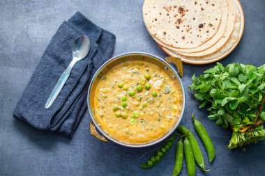 Kremalı ve Lezzetli Methi Matar Malai Zengin bir Kuzey Hint körisi Fenugreek, Yeşil Bezelye ve ipek soslu Aromatik Baharatlar