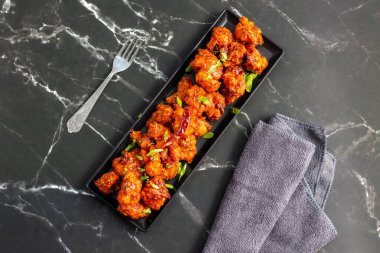 Gobi Mançurya, haşlanmış, kızartılmış ve soya-sarımsak sosuna batırılmış Hint-Çin karışımı baharatlı bir yemektir..