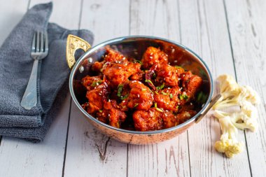 Gobi Mançurya, haşlanmış, kızartılmış ve soya-sarımsak sosuna batırılmış Hint-Çin karışımı baharatlı bir yemektir..