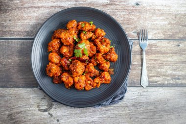 Gobi Mançurya, haşlanmış, kızartılmış ve soya-sarımsak sosuna batırılmış Hint-Çin karışımı baharatlı bir yemektir..