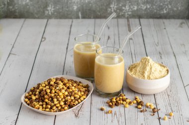 Sattu içecekleri, su, baharat, limon ve bazen tatlılık için jaggery ile karıştırılmış kızarmış gram unundan yapılan protein zengini, ferahlatıcı içeceklerdir. Besleyici, serinletici ve enerjiktirler..