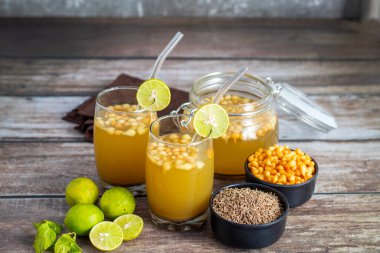 Jal Jeera kimyon, nane, limon ve baharatla yapılan keskin, baharatlı bir Hint içeceğidir. Ferahlatır, sindirime yardımcı olur ve vücudu soğutur..