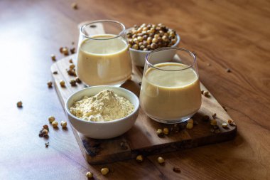 Sattu içeceği, genellikle su, baharat ve bazen tatlandırıcı ile karıştırılmış ve enerji ve sindirim yararları sunan kavrulmuş gram unundan yapılan geleneksel, ferahlatıcı bir içecektir..