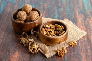 Ceviz, besin yoğunluğu yüksek beyin şeklindeki fındıklardır. Zengin omega3 yağları, topraksı aromalar, çıtır çıtır dokular, kalp sağlığı ve dünya çapında çok yönlü aşçılık sunar..