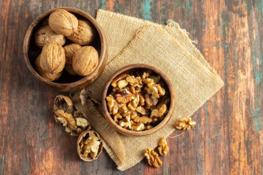 Ceviz, besin yoğunluğu yüksek beyin şeklindeki fındıklardır. Zengin omega3 yağları, topraksı aromalar, çıtır çıtır dokular, kalp sağlığı ve dünya çapında çok yönlü aşçılık sunar..