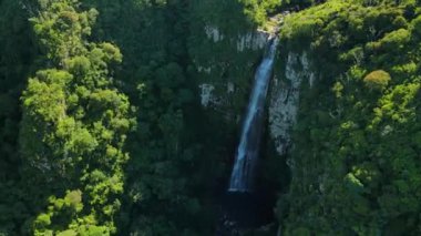 Brezilya, Santa Catarina 'da şelaleli Espraiado Kanyonu' nun havadan görünüşü.