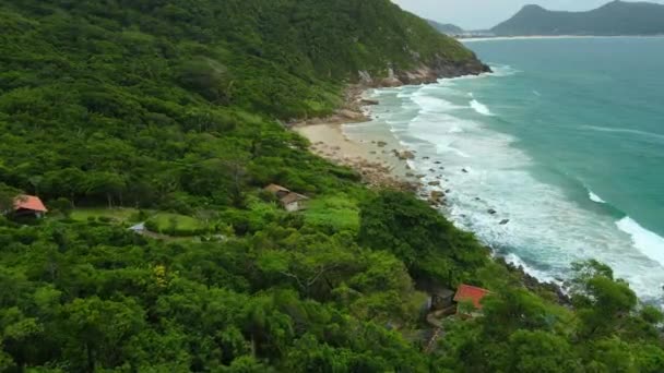 Malownicze Wybrzeże Plażą Skałami Falami Oceanicznymi Stanie Santa Catarina Brazylia — Wideo stockowe