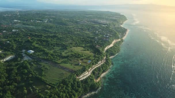Úžasný Výhled Pobřeží Pláží Oceánem Vlnami Bali Letecký Pohled — Stock video
