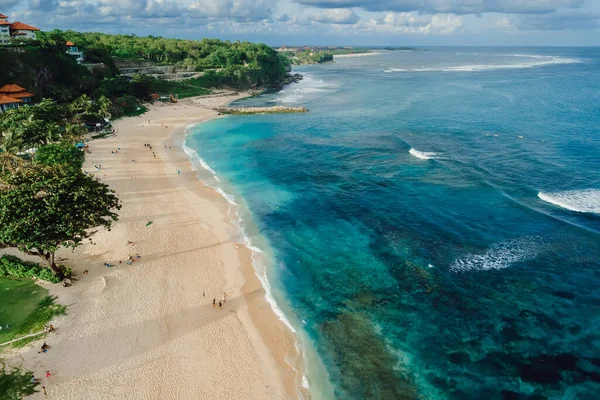 Тропический Пляж Синим Океаном Волнами Острове Бали Вид Воздуха — стоковое фото