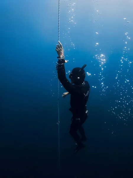 October 2022 Amed Indonesia Professional Freediving Underwater Transparent Sea Men — Stock Photo, Image
