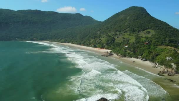 Matadeiro Beach Mountains Ocean Waves Santa Catarina Floripa Aerial View — Stock video