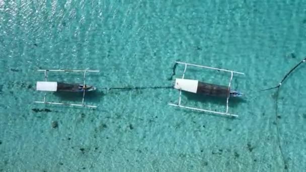 Boats Blue Ocean Paradise Island Aerial View — Vídeo de Stock