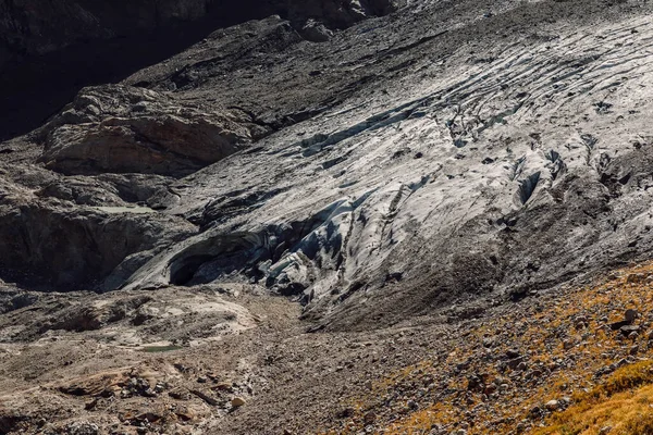 Βρώμικος Παγετώνας Και Βραχώδη Βουνά Κορυφή Του Παγετώνα Βουνού Και — Φωτογραφία Αρχείου