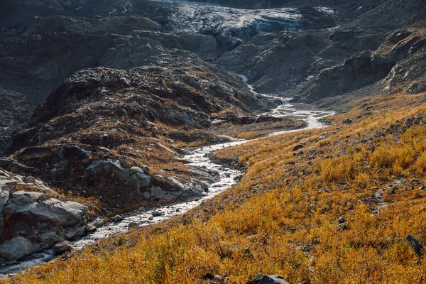 Felsige Berge Gletscherfluss Hochgebirgslandschaft Mit Fluss — Stockfoto