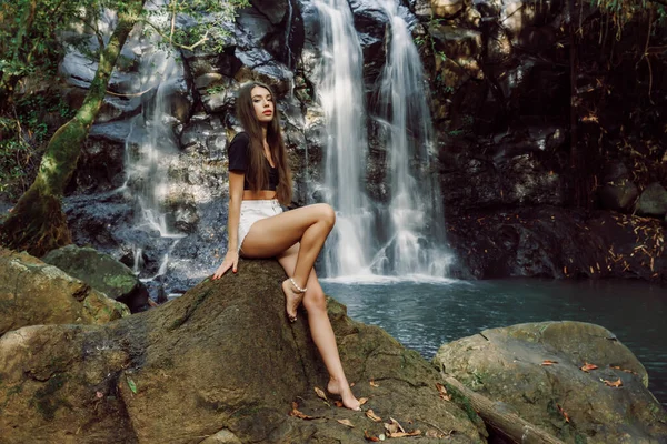Attractive Young Woman Waterfall Tropical Bali — Stock fotografie