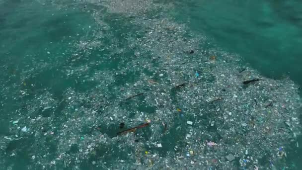 Zanieczyszczenia Plastikowymi Odpadami Ocean Indyjski Plastikowe Śmieci Widok Powietrza — Wideo stockowe