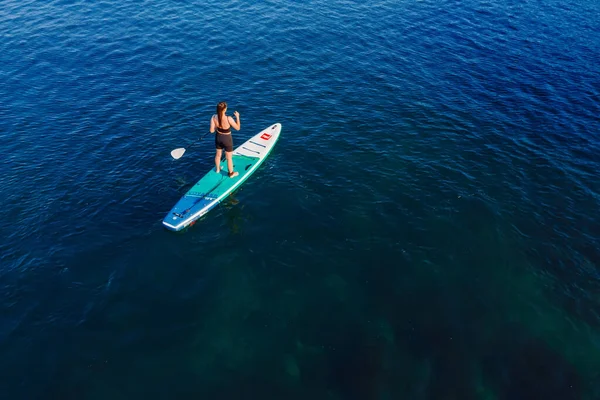 Julio 2022 Antalya Turquía Mujer Stand Paddle Board Mar Azul — Foto de Stock