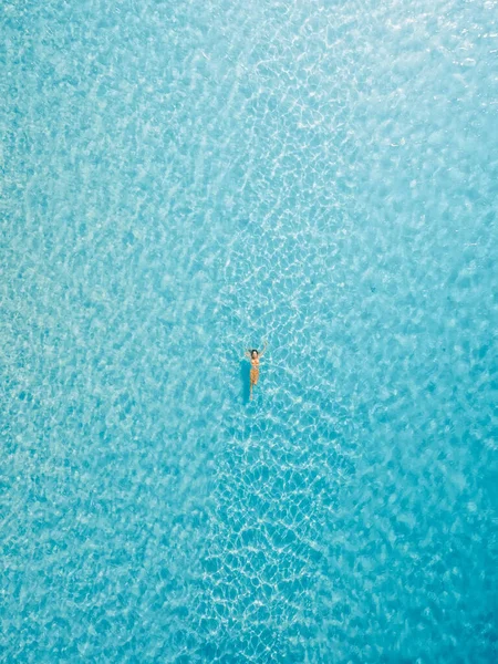 Woman Floating Clear Blue Ocean Her Vacations Aerial View Top — Stock Photo, Image