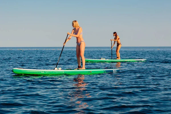 Julio 2022 Budva Montenegro Grupo Mujeres Stand Paddle Board Mar —  Fotos de Stock