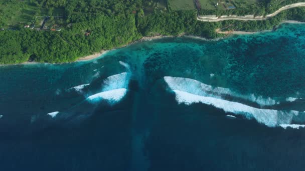Říční Linie Tyrkysovým Tropickým Oceánem Silným Proudem Bali Letecký Pohled — Stock video