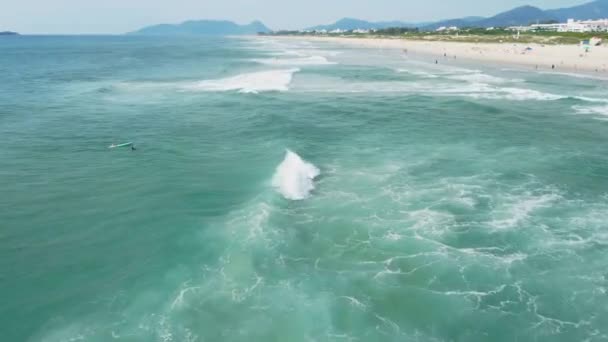 Oceán Vlnami Písečnou Pláží Brazílii Letecký Pohled Pláž Campeche Florianopolis — Stock video