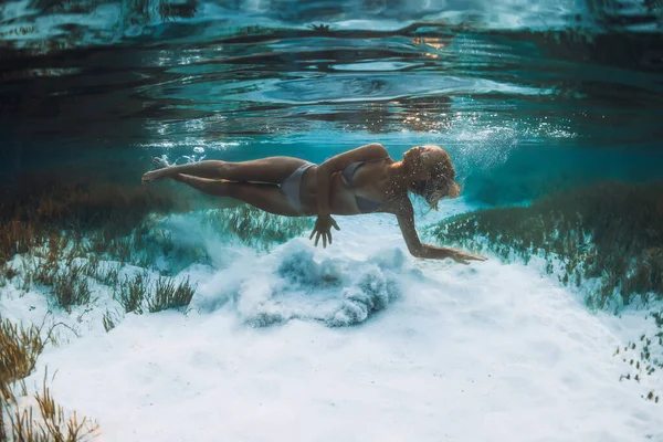 Blonde Woman Swimming Underwater Transparent Ocean Snorkeling Mauritius Bali — Stock Photo, Image