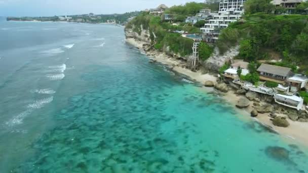 Ocean Zanieczyszczeniem Wody Luksusowych Kurortów Bali Zanieczyszczenie Plastikowymi Odpadami Widok — Wideo stockowe