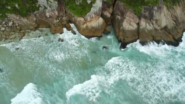 Pobřeží Kameny Kameny Oceánu Vlnami Brazílii Letecký Pohled — Stock video