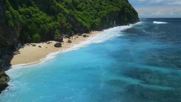 Urlaubsfilme Luftaufnahme Des Blauen Ozeans Mit Welle Und Tropischem Strand — Stockvideo
