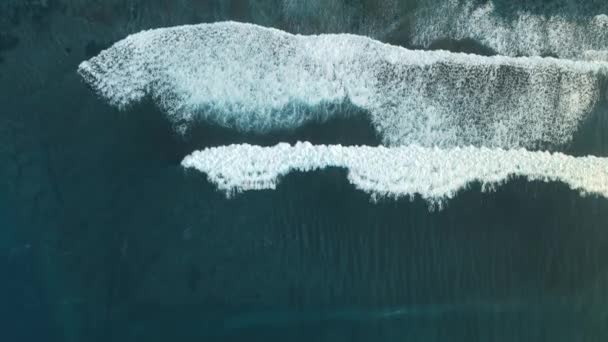 Αεροφωτογραφία Ιδανικά Κύματα Που Σπάνε Τέλεια Κύματα Για Σέρφερ Στον — Αρχείο Βίντεο