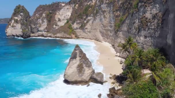 Scénická Pobřeží Útesy Pláží Modrým Oceánem Ostrově Nusa Penida Letecký — Stock video
