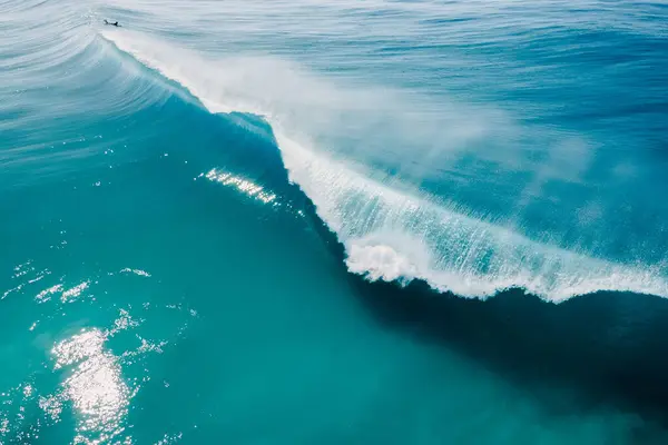 Atlantik Okyanusu Nda Mavi Varil Dalgası Çarpışan Sörf Dalgası Hava — Stok fotoğraf