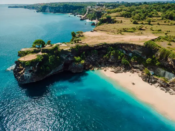 Bali Manzaralı Kaya Turkuaz Okyanuslu Balangan Sahilinin Havadan Görünüşü — Stok fotoğraf