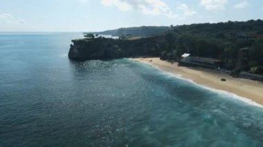 Bali 'de deniz manzaralı, manzaralı bir sahil manzarası. Üst görünüm
