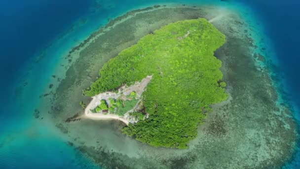 热带岛屿的空中景观 珊瑚礁的蔚蓝大海 — 图库视频影像