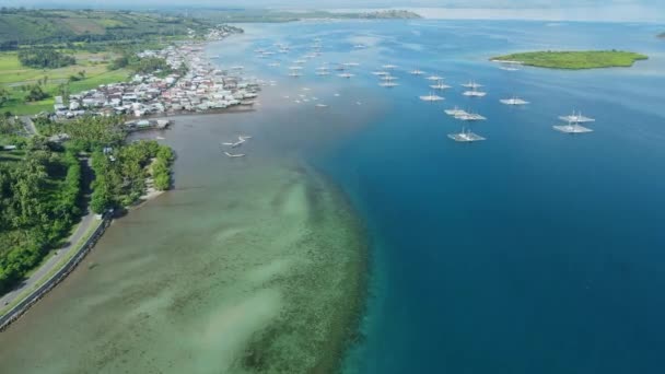 Rybářské Čluny Místní Vesnice Oceánu Ostrově Sumbawa Letecký Pohled — Stock video