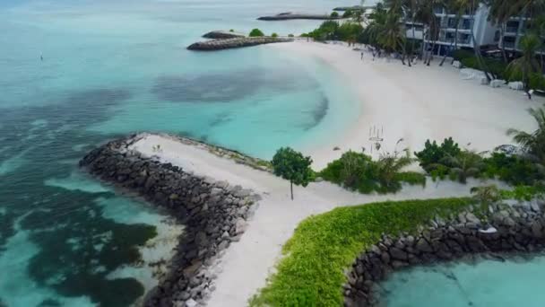 位于Kaafu环礁的Maafushi的空中视图 天堂岛 有清澈的海水和天堂般的海岸线 马尔代夫 高质量的4K镜头 — 图库视频影像