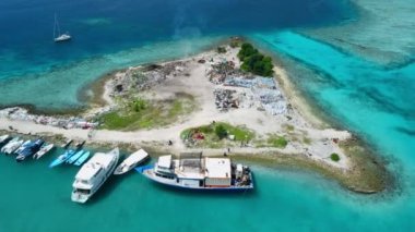 Maldivler 'deki adaya zehirli atık. Çöpten hava kirliliğine bakış. Yüksek kalite 4k görüntü