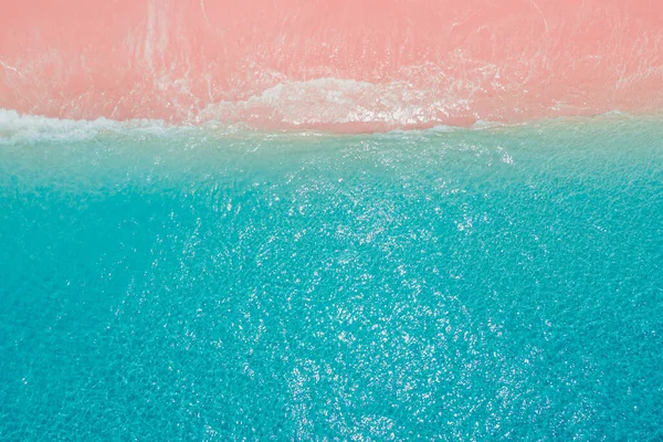 Mavi denizli pembe plaj. Komodo Ulusal Parkı