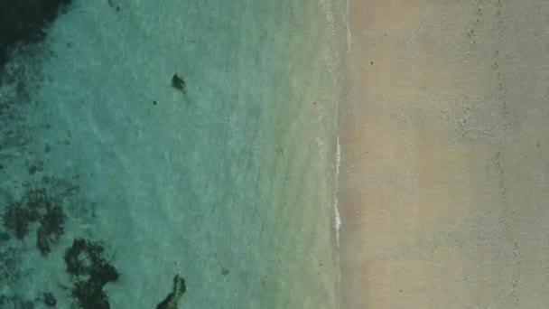 Plage Sable Avec Océan Transparent Turquoise Soir Vue Aérienne Île — Video