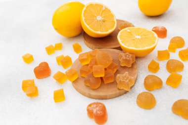 Turunçgil meyveli şekerli meyve jölesi yok. Düz yatış, üst görünüm