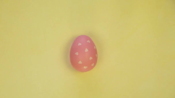 Painted Easter Eggs Changing Colors Top View Seamless Looping Animation — Video Stock