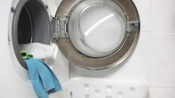 Usar Suavizante Tela Para Lavar Para Oler Bien Vierte Poco — Vídeos de Stock