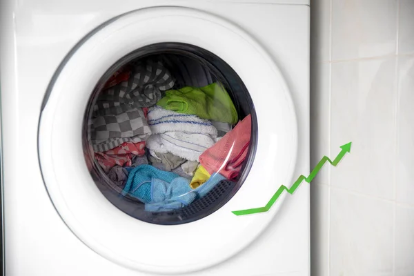 Çamaşır Makinesiyle Elektrik Tasarrufu Kavramı Beyaz Elektrik Şeridi Yeşil Yukarı — Stok fotoğraf