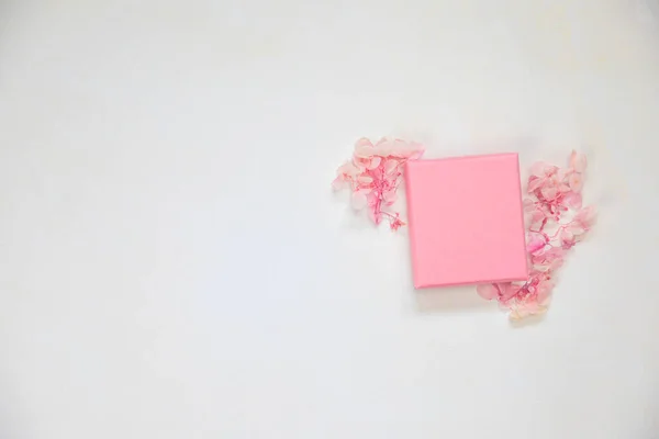 Open Closed Pink Gift Box Place Product Bright Background Flowers — Fotografia de Stock