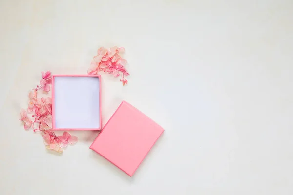 Open Closed Pink Gift Box Place Product Bright Background Flowers — Fotografia de Stock