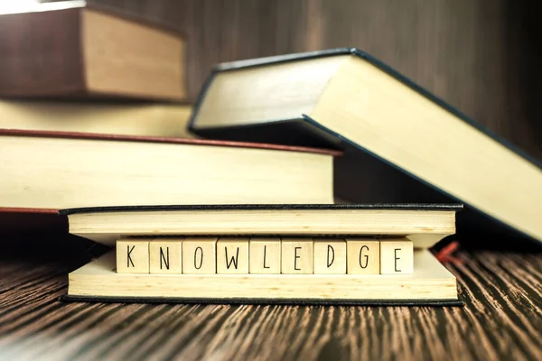 Κείμενο Γνώσης Στο Βιβλίο Εκπαιδευτική Ιδέα Μάθησης Άνοιγμα Του Βιβλίου — Φωτογραφία Αρχείου